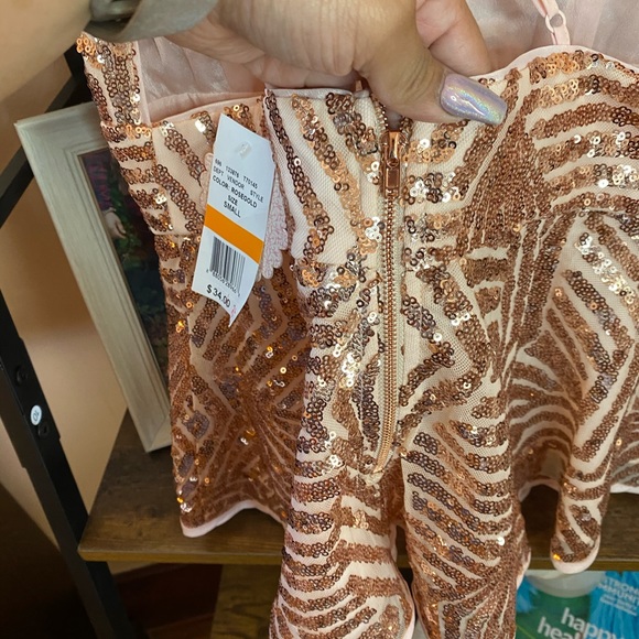 Soprano Gold Sequin Peplum Blouse - Picture 10 of 10